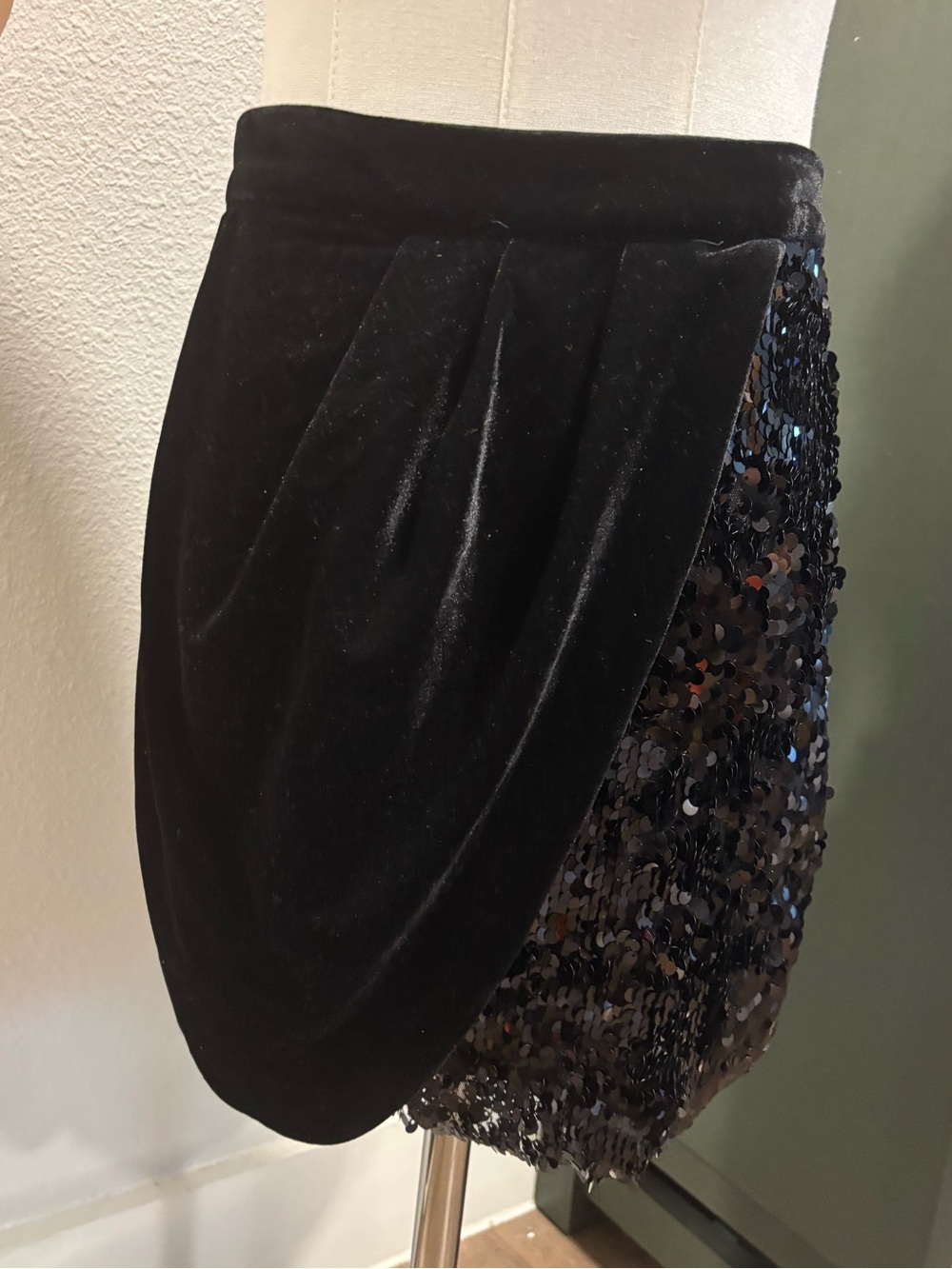 NWT Zara Basics Collection. Black Velvet & Sequin Draped Mini Skirt Xs
